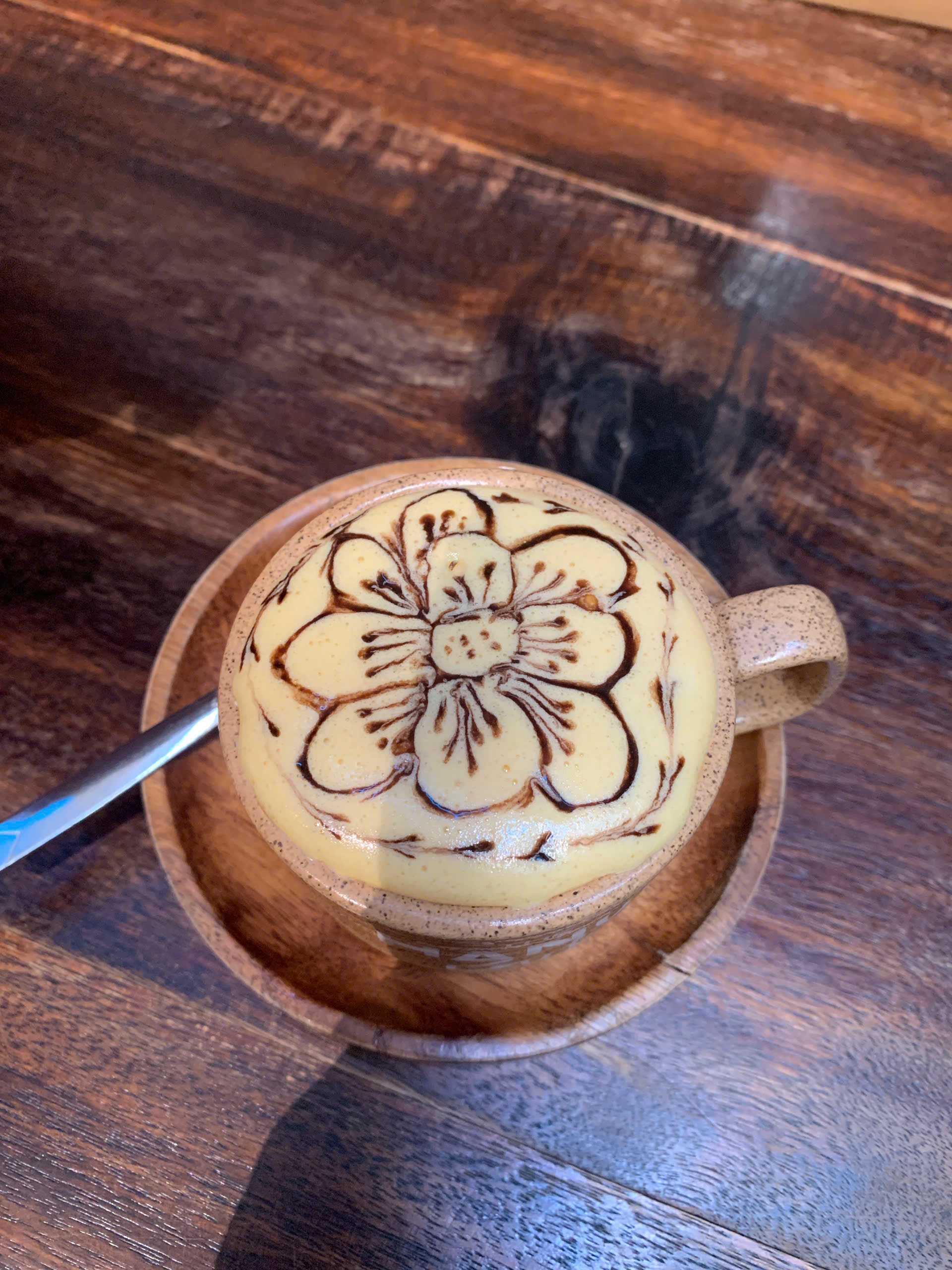 Nguyễn Phượng – Người phụ nữ kể chuyện Hà Nội qua những cốc cà phê trứng