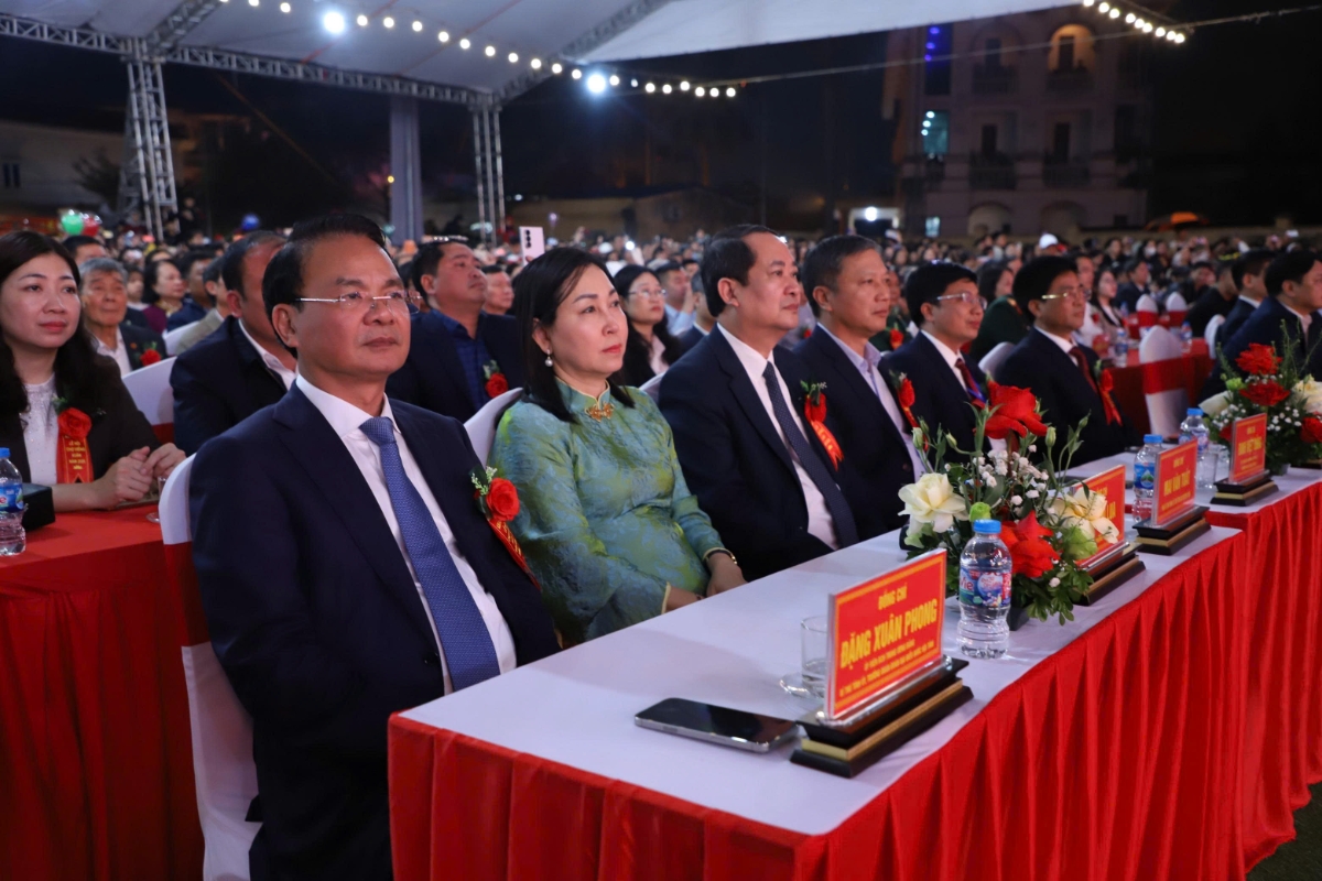 Lãnh đạo tỉnh Niuh Bình dự Lễ khai hội Chợ Viềng.